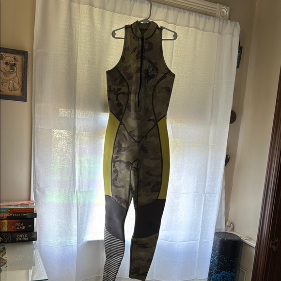 Camouflage Sleeveless billabong wetsuit - Picture 2 of 5